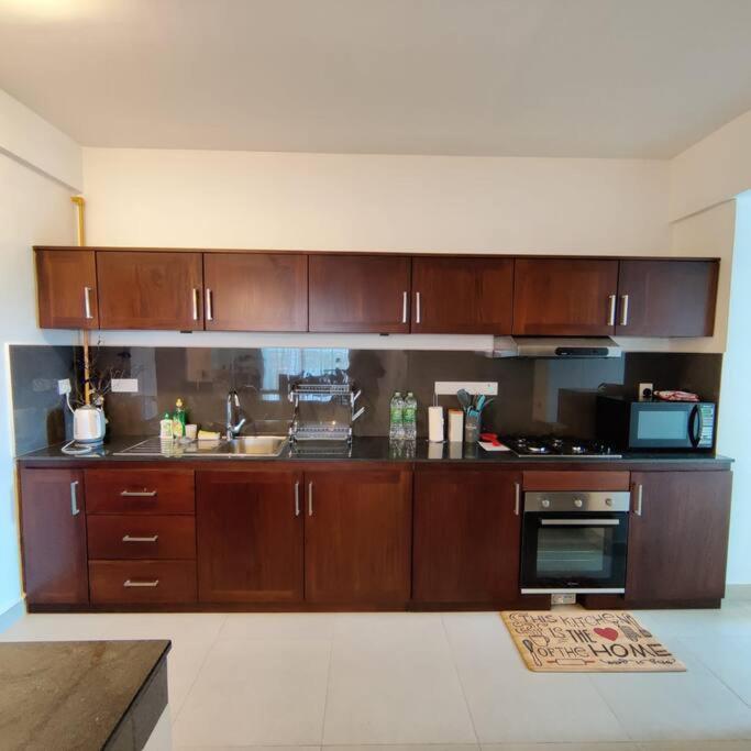 Modern Apartment In Close Proximity To The Beach Colombo Exteriör bild