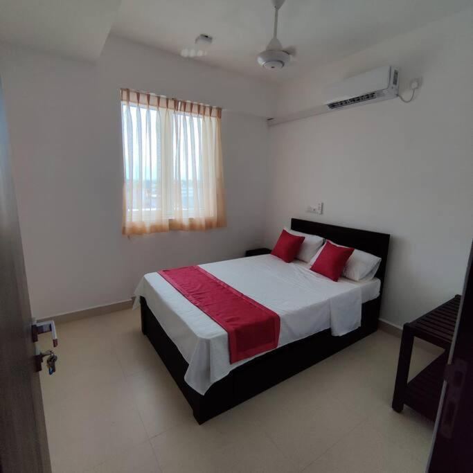 Modern Apartment In Close Proximity To The Beach Colombo Exteriör bild