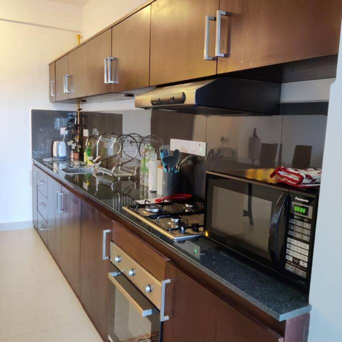 Modern Apartment In Close Proximity To The Beach Colombo Exteriör bild